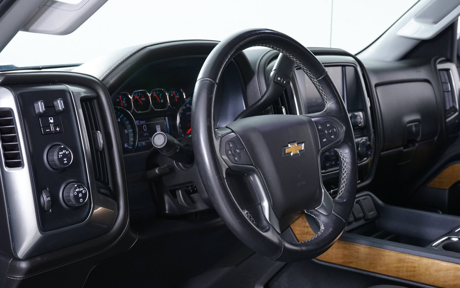 Used 2018 Chevrolet Silverado 1500 LTZ AWD/4WD image 4