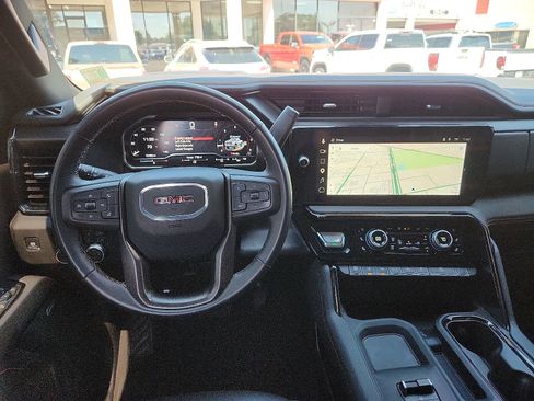 Used 2025 GMC Sierra 2500 AT4 w/ Technology Package AWD/4WD image 12