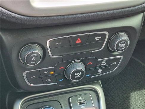 Used 2021 Jeep Compass Latitude w/ Sun and Sound Group AWD/4WD image 15