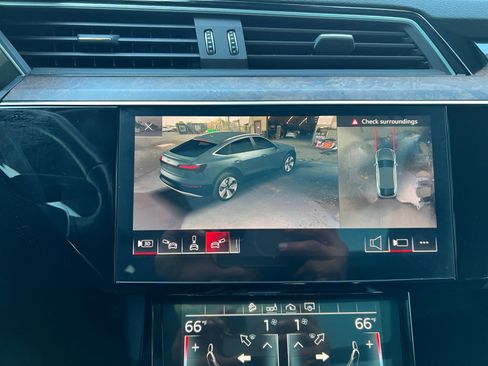 Used 2020 Audi e-tron Premium Plus image 28