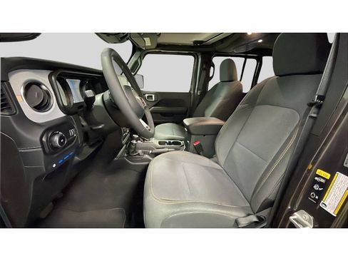 Used 2025 Jeep Wrangler Unlimited Sahara AWD/4WD image 12
