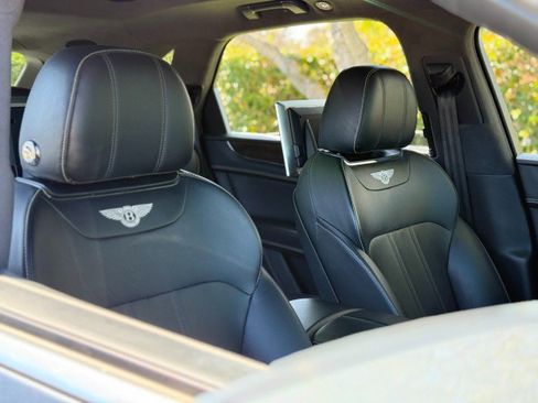 Used 2018 Bentley Bentayga Onyx Edition AWD/4WD image 33