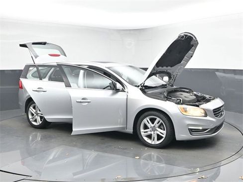 Used 2015 Volvo V60 T5 Premier image 47
