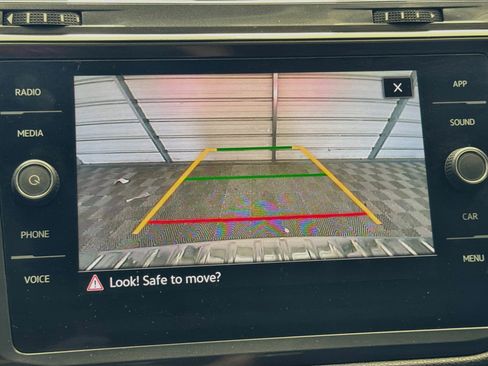 Used 2022 Volkswagen Tiguan SE FWD image 16