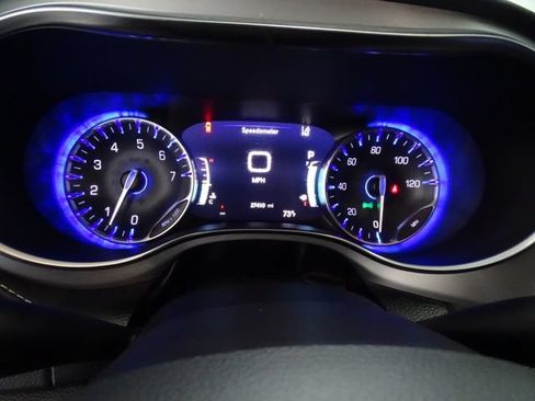 Certified 2025 Chrysler Pacifica Limited FWD image 15