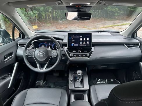 Used 2026 Toyota Corolla Cross XLE AWD/4WD image 29