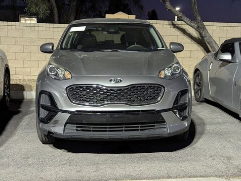 Used 2020 Kia Sportage LX image 2