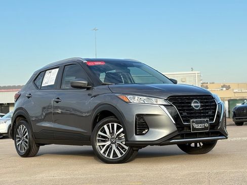 Certified 2024 Nissan Kicks SV image 2
