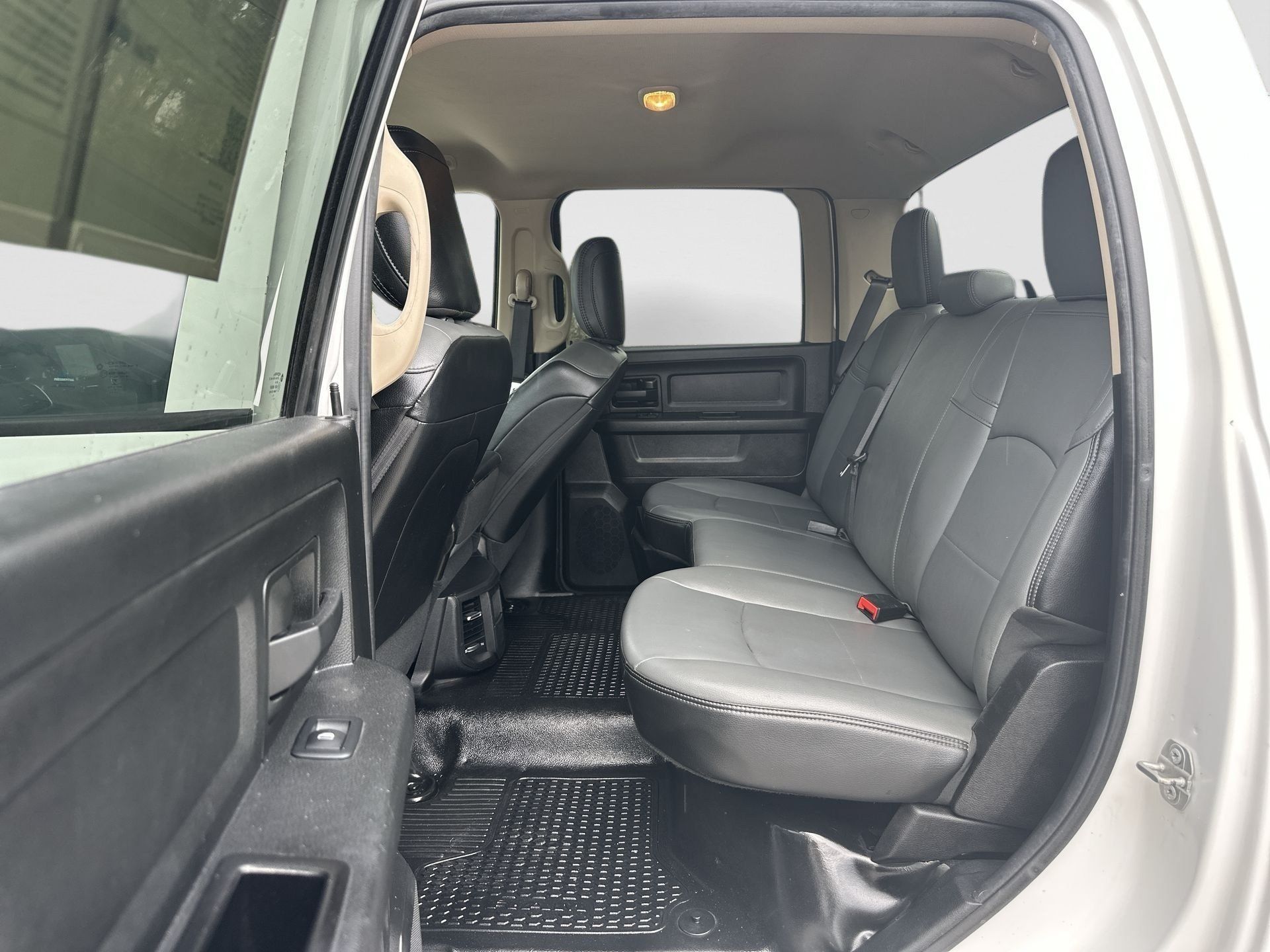 Used 2020 RAM 2500 Tradesman w/ Chrome Appearance Group RWD image 24