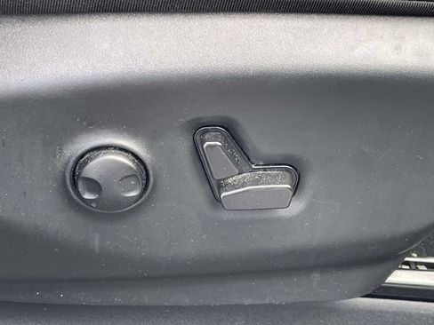 Certified 2025 Chrysler Pacifica Limited FWD image 17