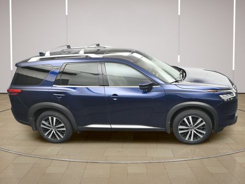 Used 2024 Nissan Pathfinder Platinum AWD/4WD image 36