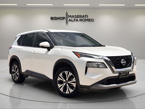 Used 2022 Nissan Rogue SV FWD image 1