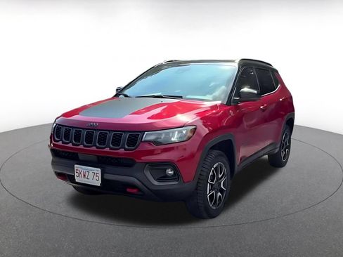 Used 2025 Jeep Compass Trailhawk AWD/4WD image 4