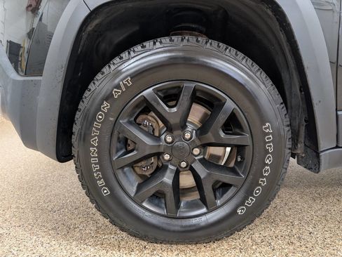 Used 2016 Jeep Cherokee Trailhawk w/ Leather Interior Group image 22