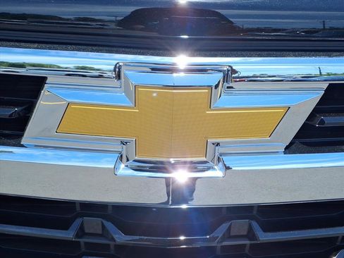 Used 2022 Chevrolet Silverado 1500 LT AWD/4WD image 11