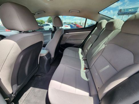 Used 2019 Hyundai Elantra SE image 12