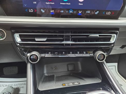 Used 2026 Chevrolet Traverse LT w/ Driver Confidence Package FWD image 28