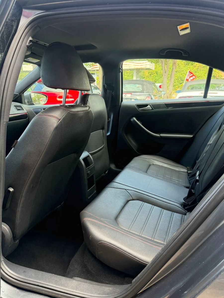 Used 2017 Volkswagen Jetta GLI FWD image 9