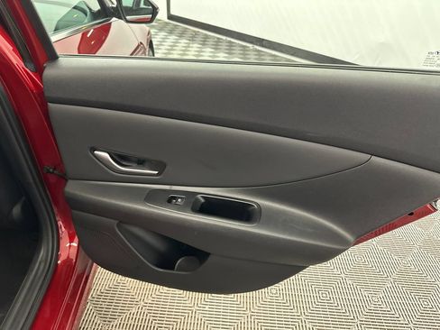 Used 2023 Hyundai Elantra Limited FWD image 17