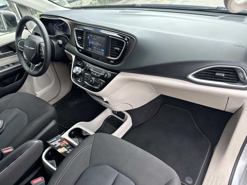 Used 2023 Chrysler Voyager LX FWD image 13