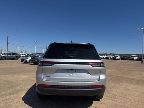 Used 2022 Jeep Grand Cherokee Altitude image 19