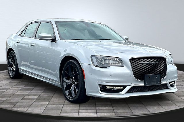Used 2021 Chrysler 300 Touring L RWD image 3
