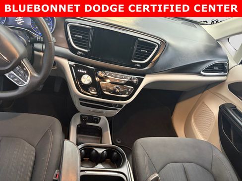 Used 2019 Chrysler Pacifica Touring Plus w/ Advanced Safetytec Group FWD image 12
