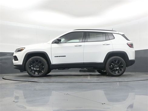 New 2026 Jeep Compass Latitude image 43
