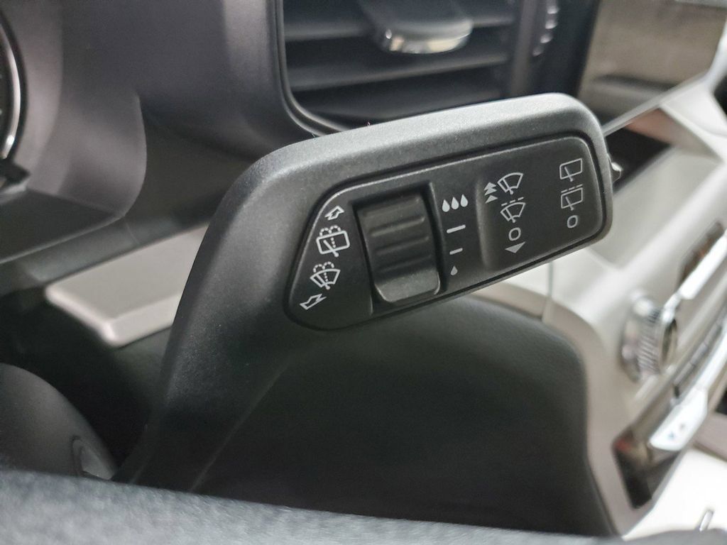 Used 2023 Ford Explorer XLT AWD/4WD image 33