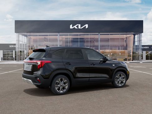 New 2026 Kia Seltos LX FWD image 7