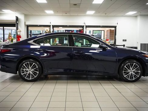 Certified 2025 Lexus ES 300h w/ Premium Package image 5