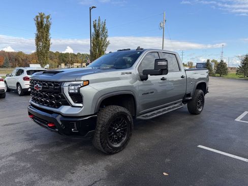 Used 2024 Chevrolet Silverado 2500 ZR2 w/ Technology Package image 27