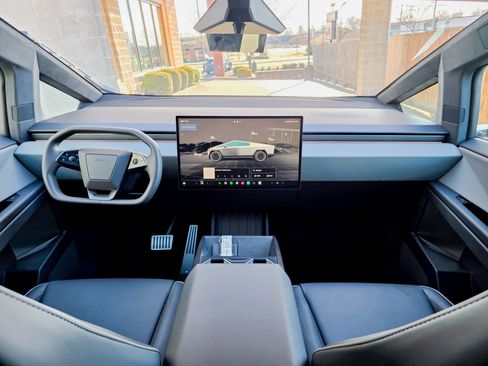 Used 2025 Tesla Cybertruck AWD Crew Cab image 29