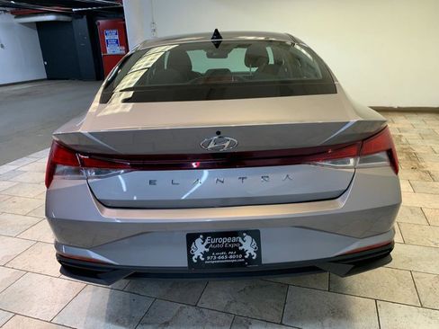 Used 2023 Hyundai Elantra SEL w/ Convenience Package image 7