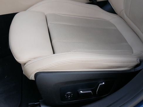 Certified 2025 BMW 330i Sedan w/ Premium Package RWD image 27