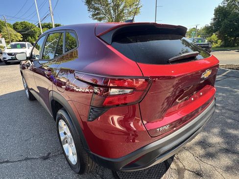 Certified 2024 Chevrolet Trax LS w/ LS Convenience Package FWD image 5