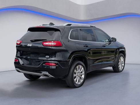 Used 2017 Jeep Cherokee Overland w/ Technology Group AWD/4WD image 9