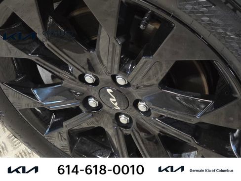 Certified 2024 Kia Carnival SX Prestige FWD image 12