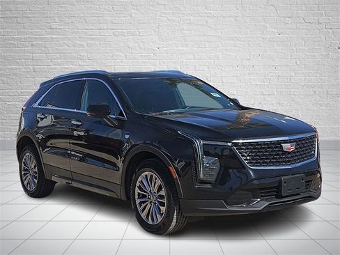 Used 2024 Cadillac XT4 Premium Luxury image 6
