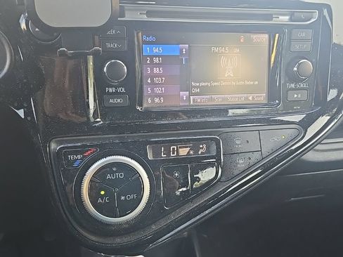Used 2018 Toyota Prius C Two w/ Carpet Mat Package FWD image 11