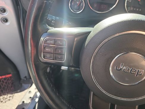 Used 2017 Jeep Wrangler Unlimited Rubicon AWD/4WD image 30