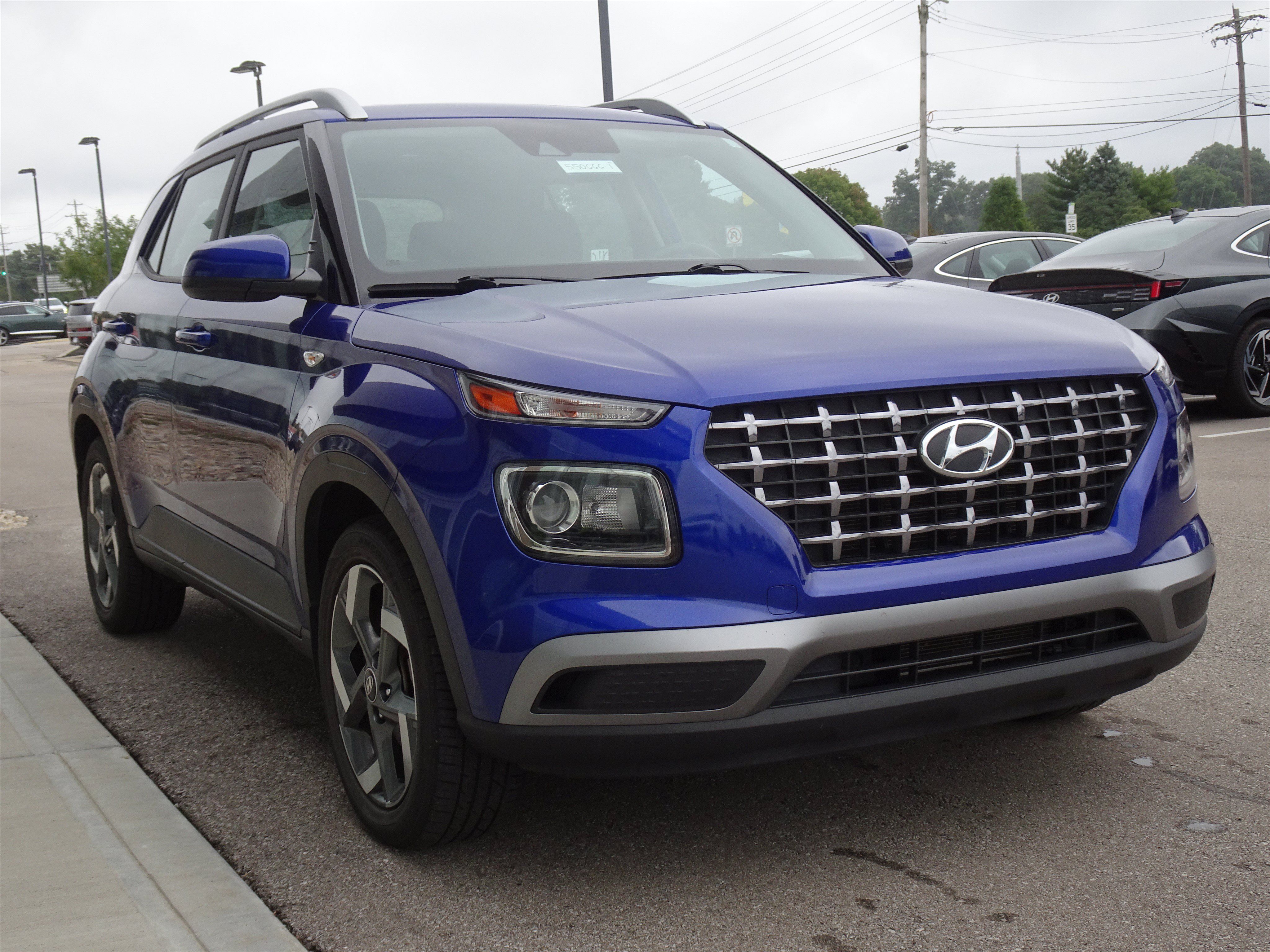 Used 2022 Hyundai Venue SEL FWD image 6