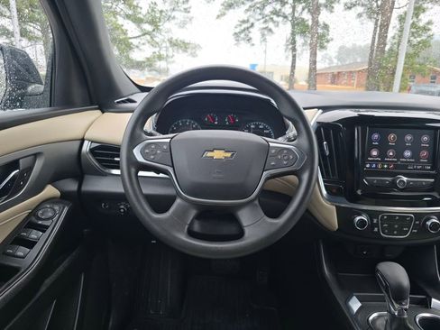 Used 2023 Chevrolet Traverse LS image 13