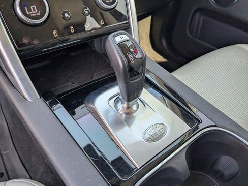 Used 2022 Land Rover Discovery Sport S image 11
