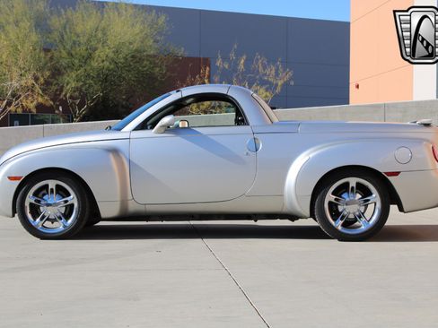 Used 2005 Chevrolet SSR w/ Preferred Equipment Group image 20