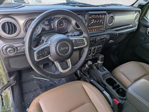 Used 2022 Jeep Wrangler Unlimited Rubicon w/ Xtreme Recon 35" Tire Package AWD/4WD image 10