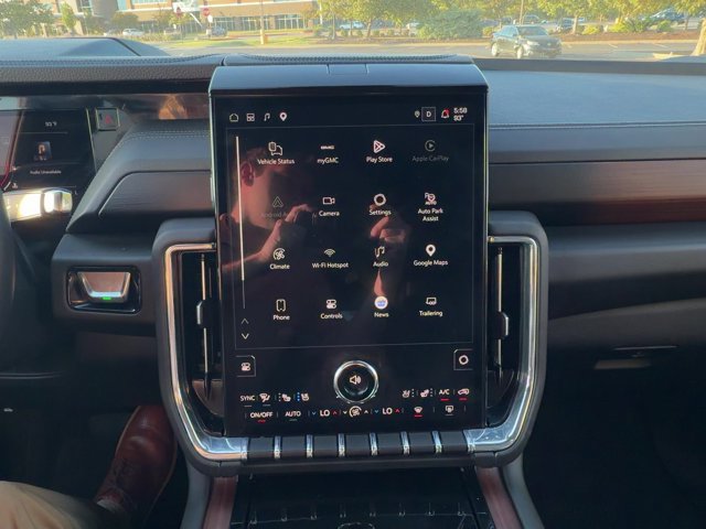 Used 2025 GMC Yukon XL Denali AWD/4WD image 7