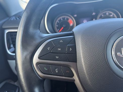 Used 2019 Jeep Cherokee Limited w/ Technology Group image 16