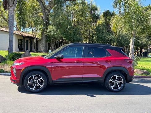 Used 2021 Chevrolet TrailBlazer RS w/ Sun and Liftgate Package image 2
