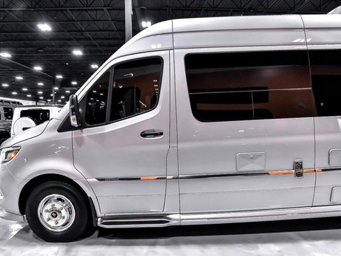 Used 2022 Mercedes-Benz Sprinter 3500 image 3